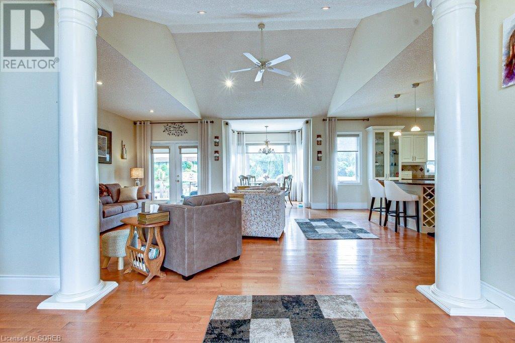 21 CLOVERLEA Crescent