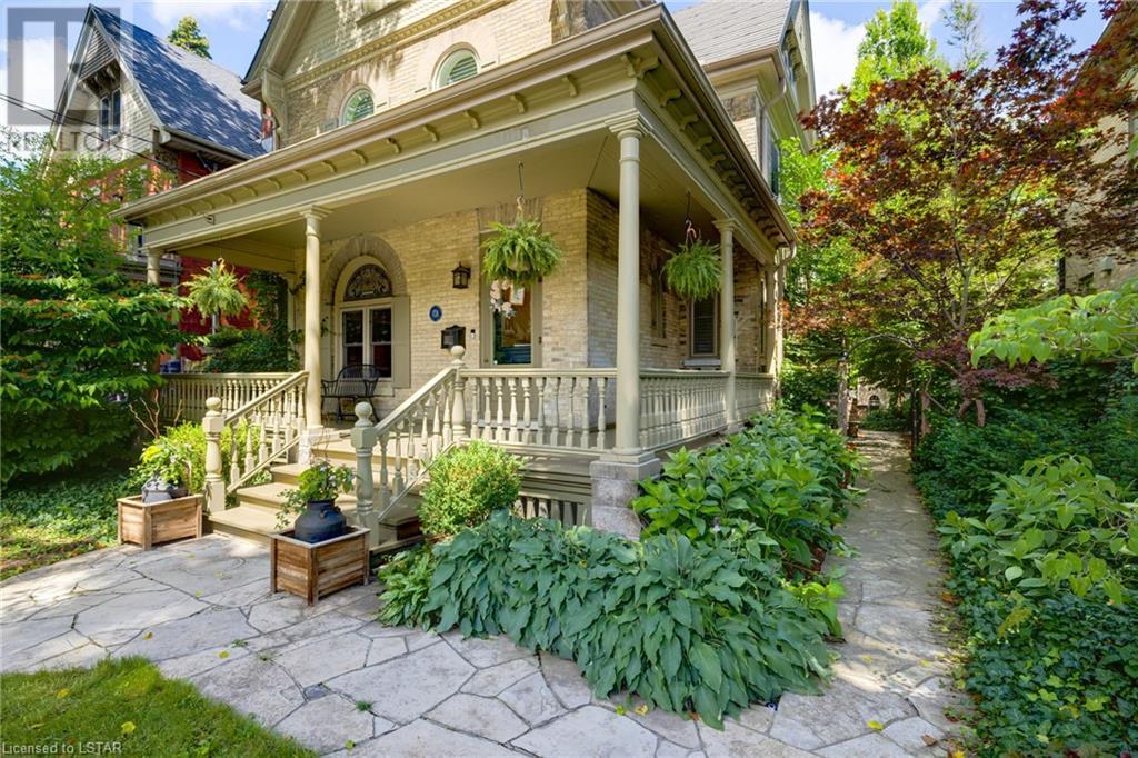 876 HELLMUTH Avenue