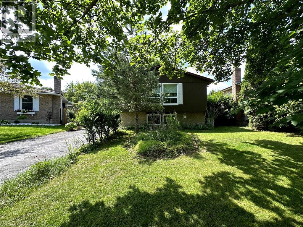 28 CRESTLYNN Crescent
