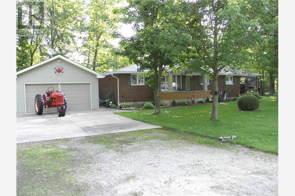 6136 LONDON Road, Lambton Shores