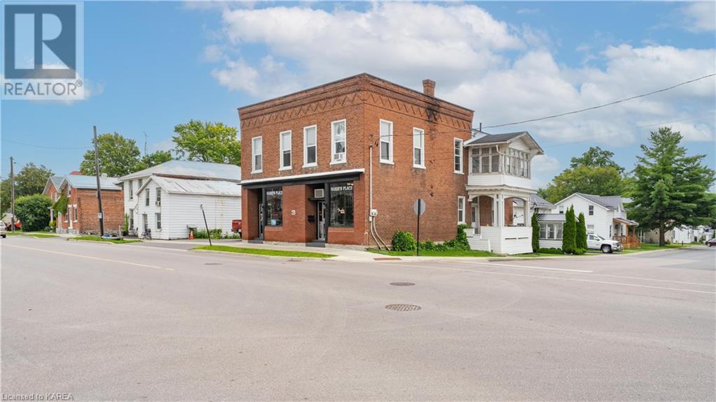 62 W DUNDAS Street W