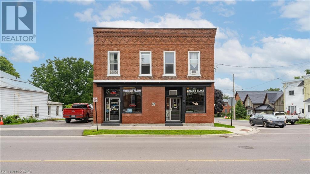 62 W DUNDAS Street W