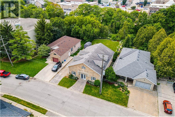 215 QUEEN Street W, Fergus