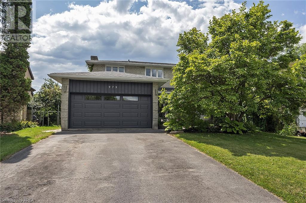 979 WESTMINSTER Place