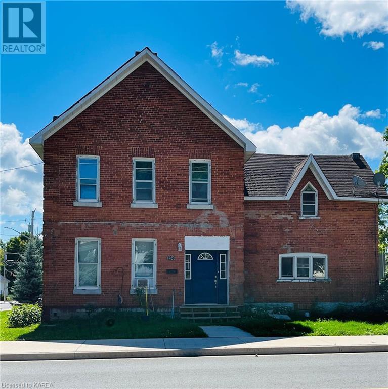 134 DUNDAS Street W