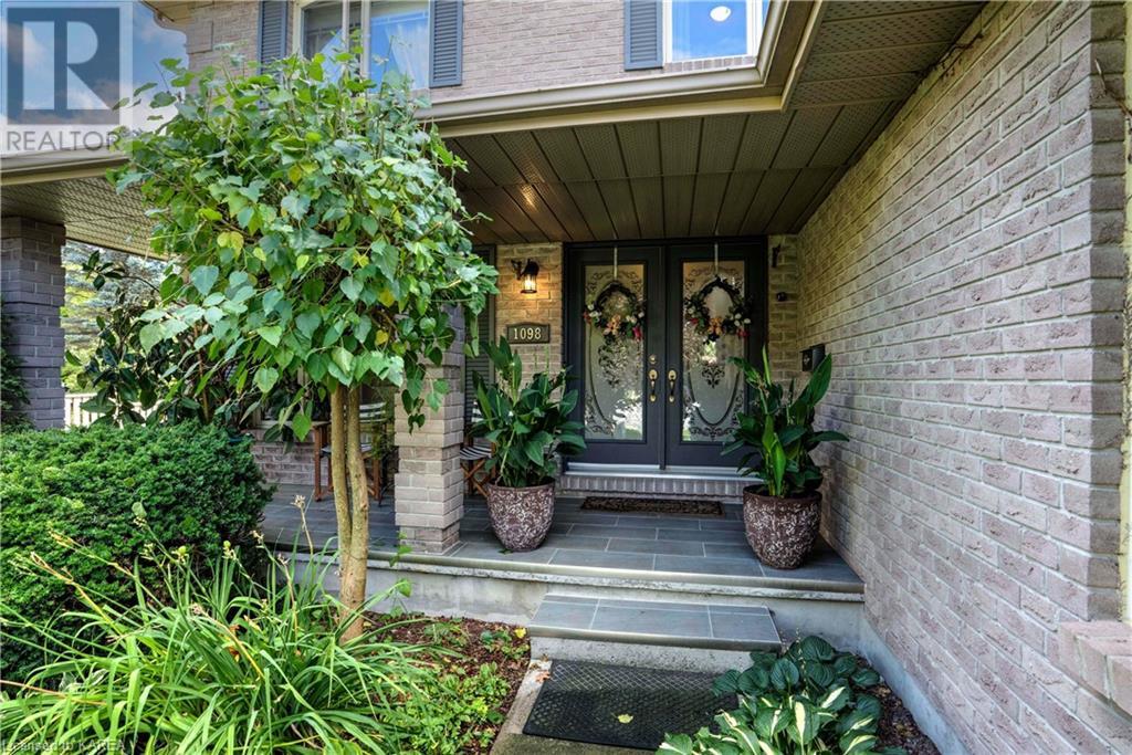1098 CAITLIN Crescent