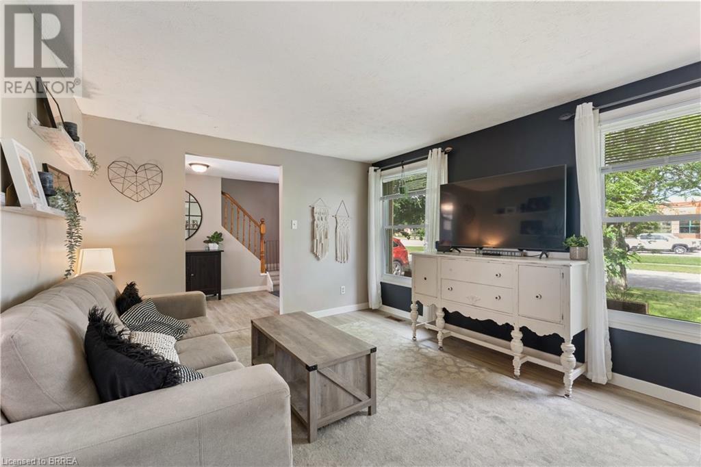 8 ANDERSON Avenue