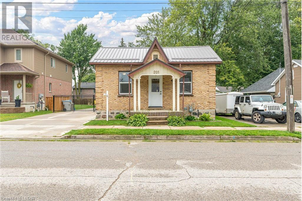 201 WATER Street, Lucan