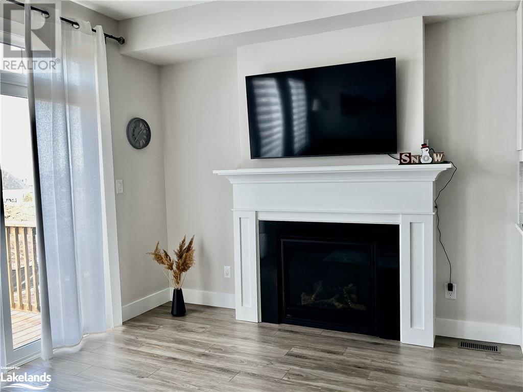 120 BLACK WILLOW Crescent