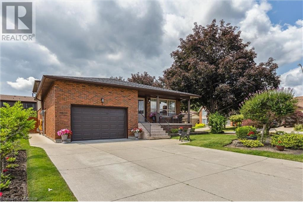 2 THRESHER Drive, Hamilton