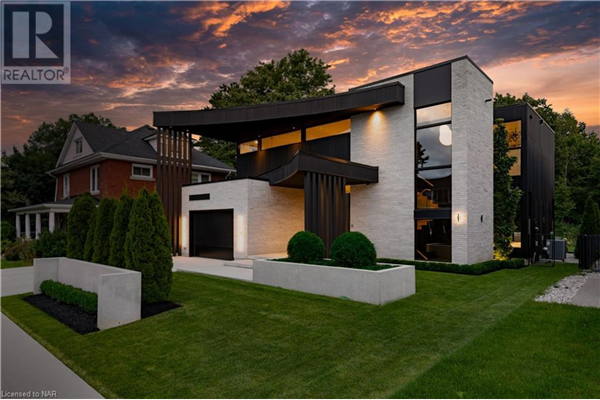 1135 BALFOUR Street, Fenwick