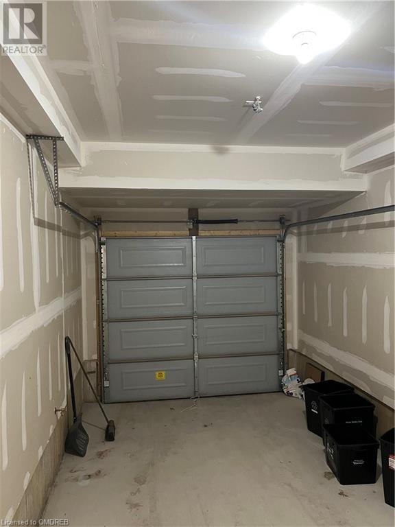 182 HEAD Street N