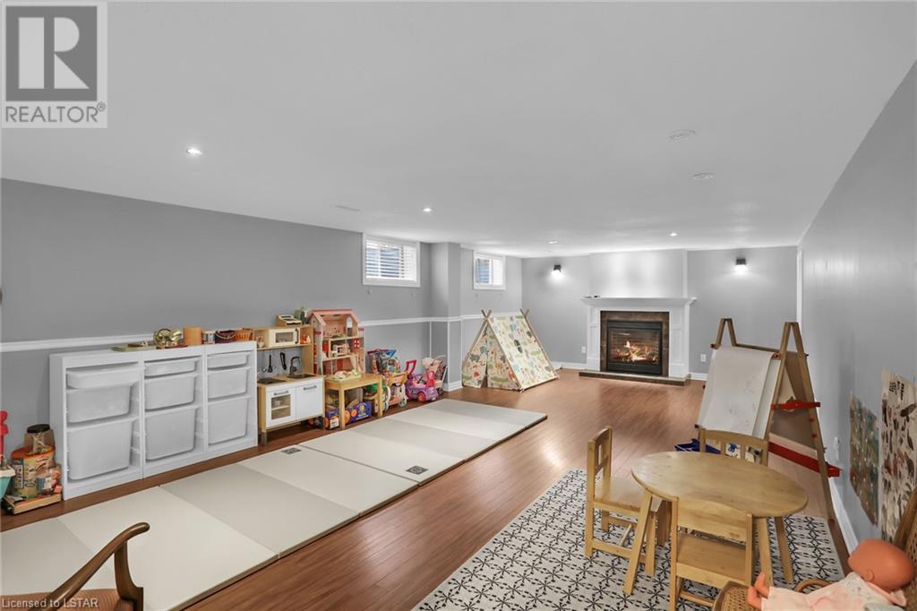 1520 GLENORA Drive