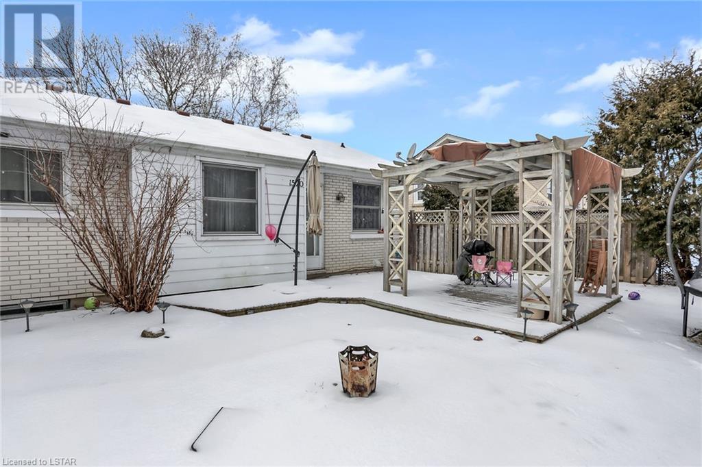 1520 GLENORA Drive