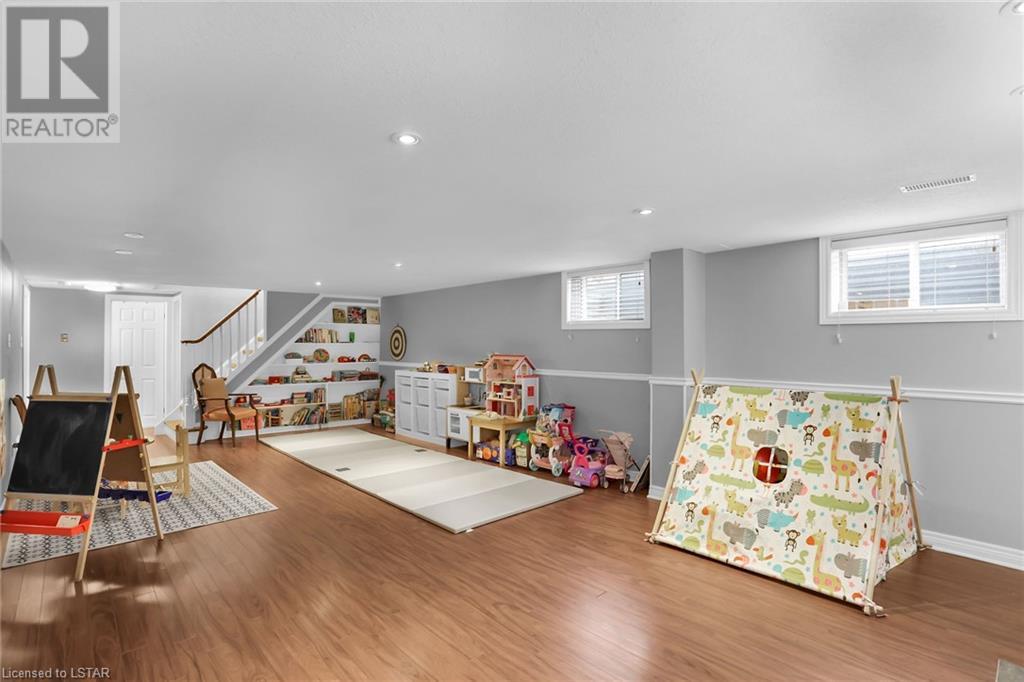 1520 GLENORA Drive