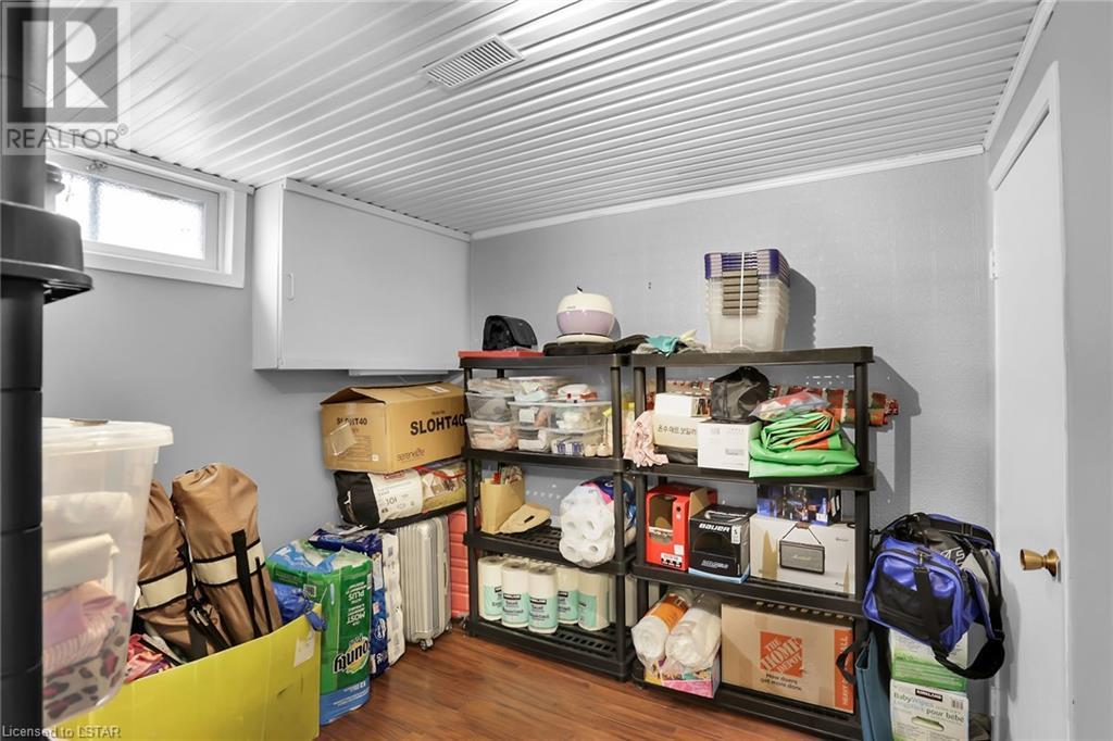 1520 GLENORA Drive