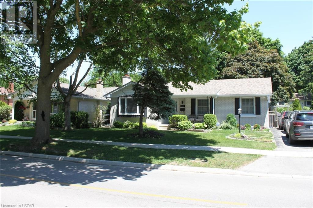 1520 GLENORA Drive