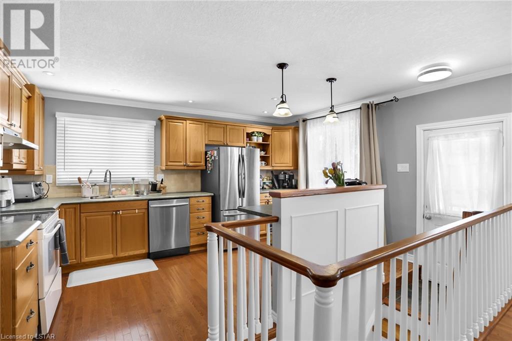 1520 GLENORA Drive