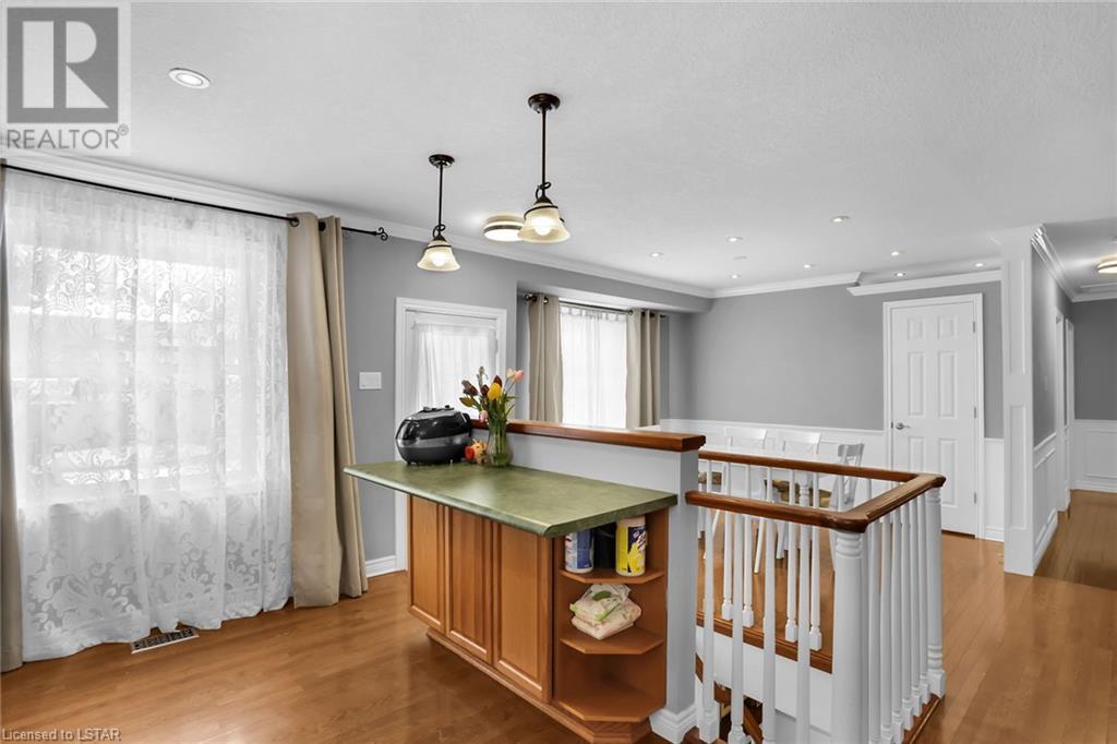 1520 GLENORA Drive