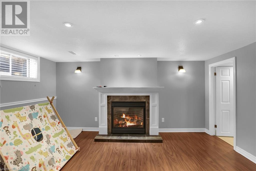 1520 GLENORA Drive
