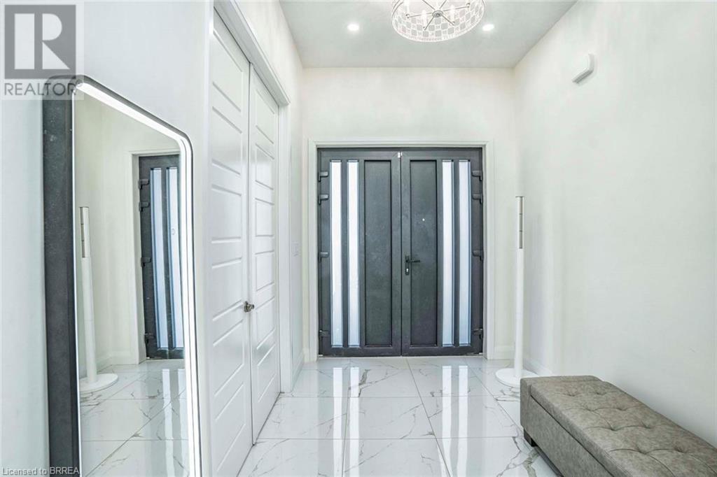 40 GRANDVILLE Circle