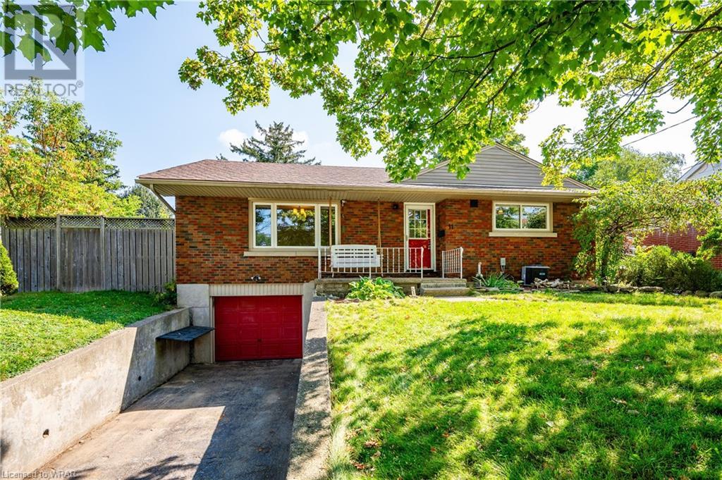 11 RICHARDS Avenue