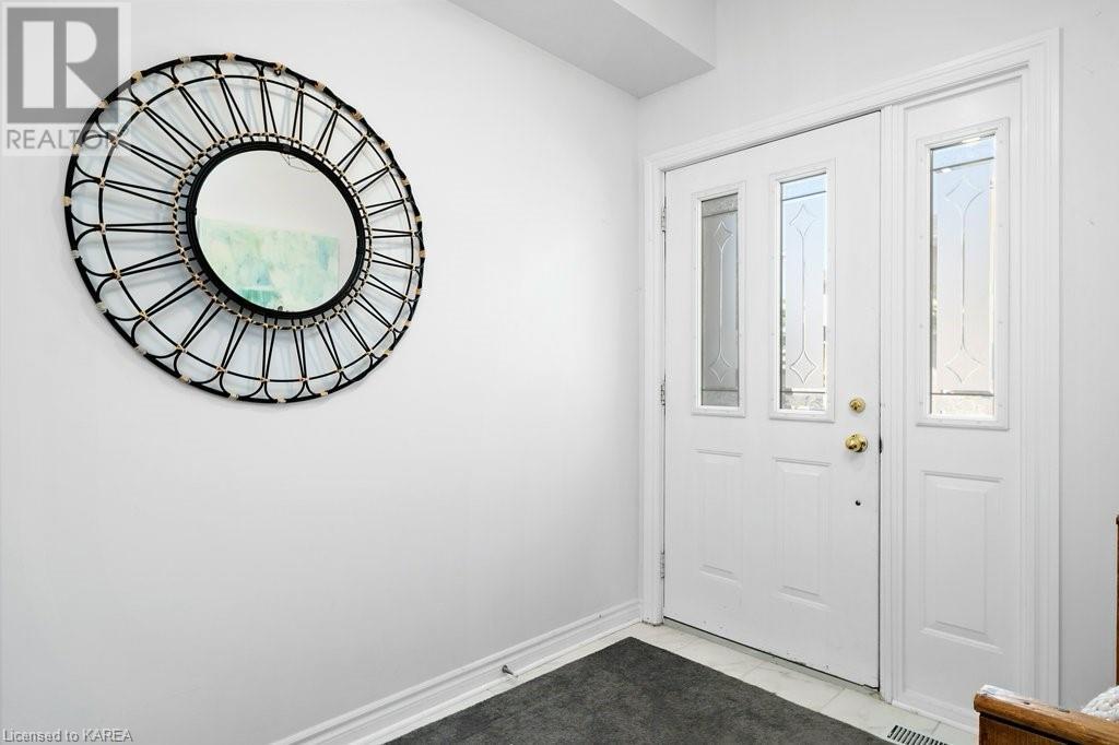 32 YONGE Street