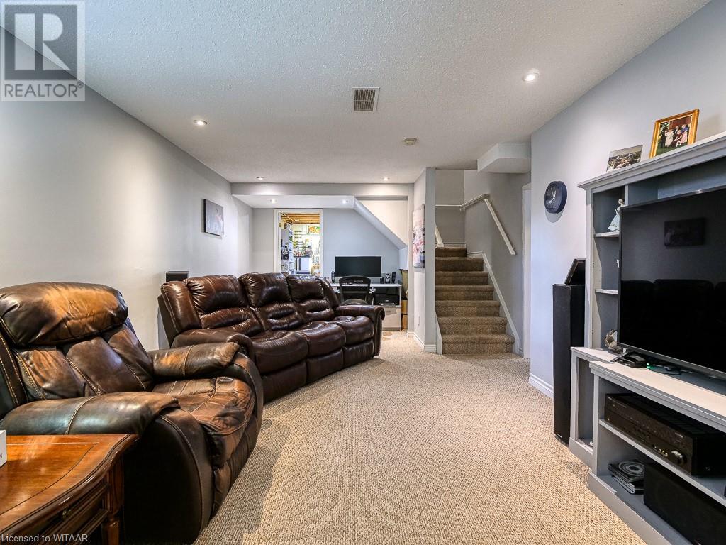 10 CRUSOE Place