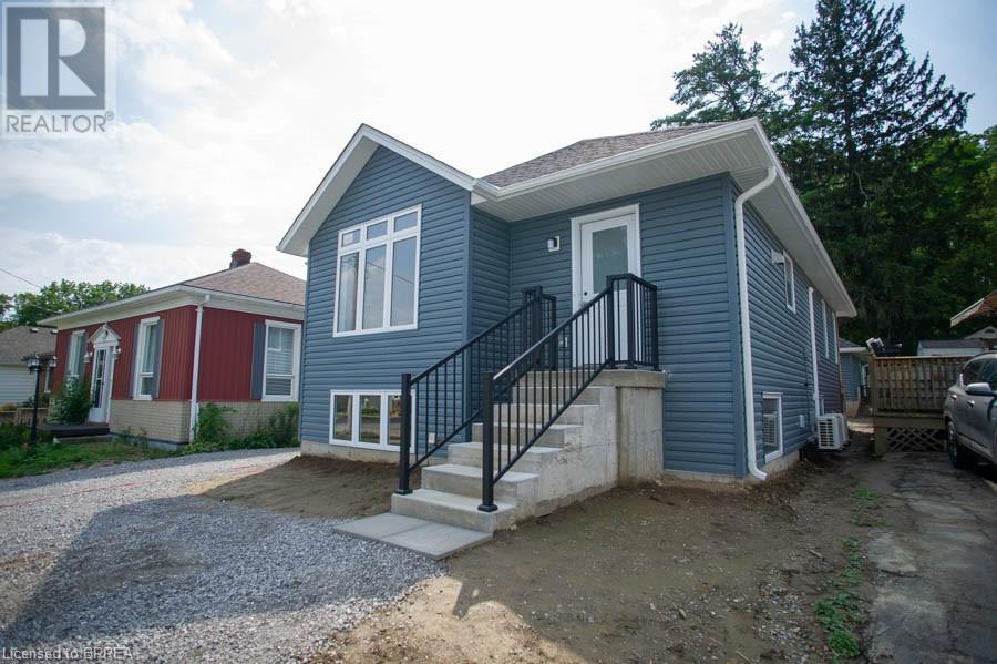 172 QUEEN Street S