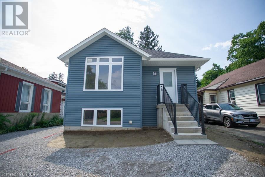 172 QUEEN Street S