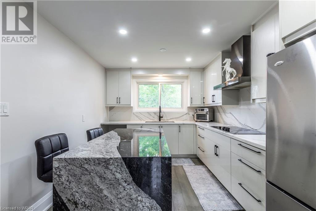 63 PINEMEADOW Crescent