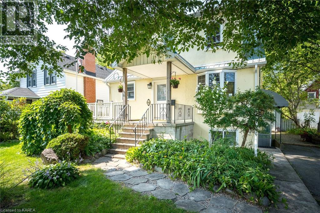68 MOWAT Avenue