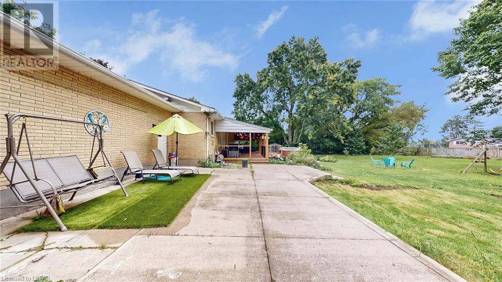 216 OAKCREST Drive