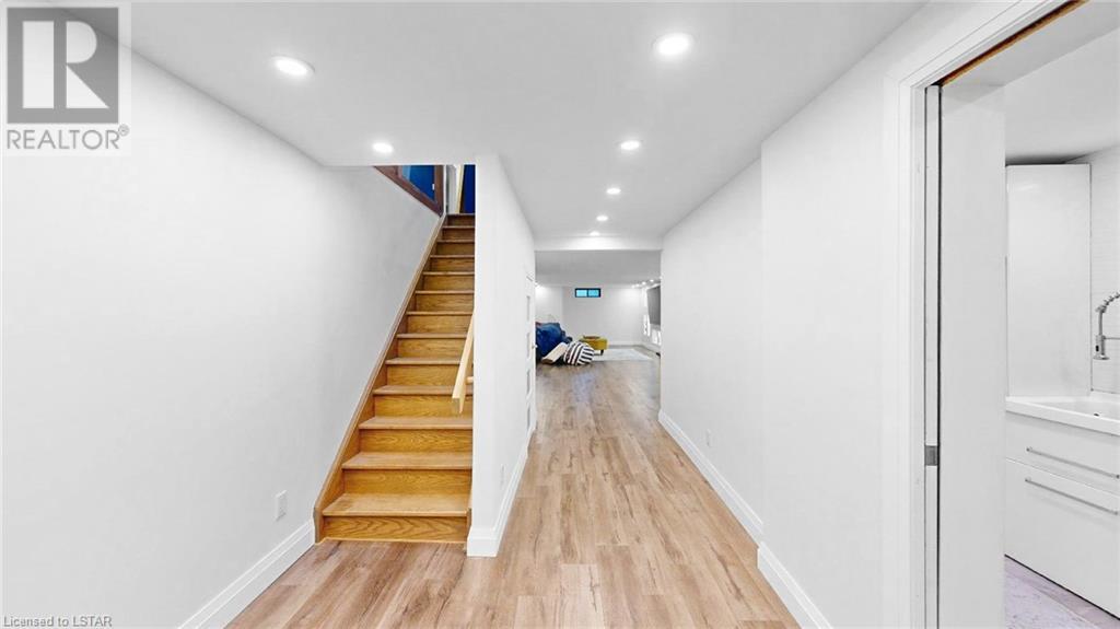 216 OAKCREST Drive
