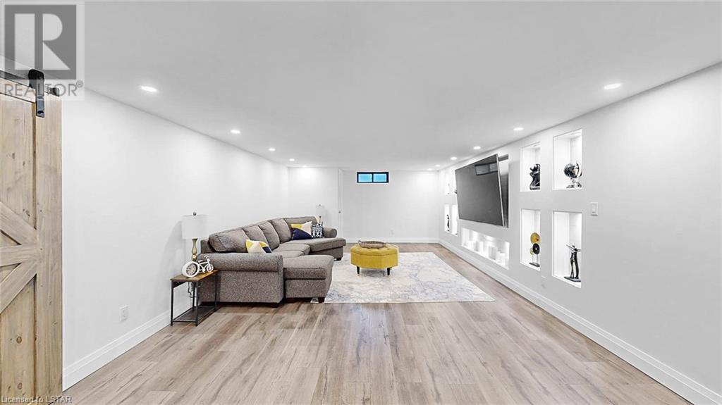 216 OAKCREST Drive