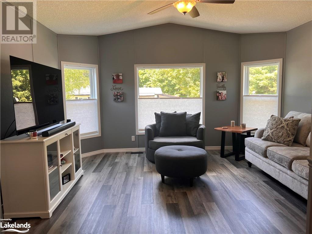 5411 ELLIOTT Side Road Unit# 8