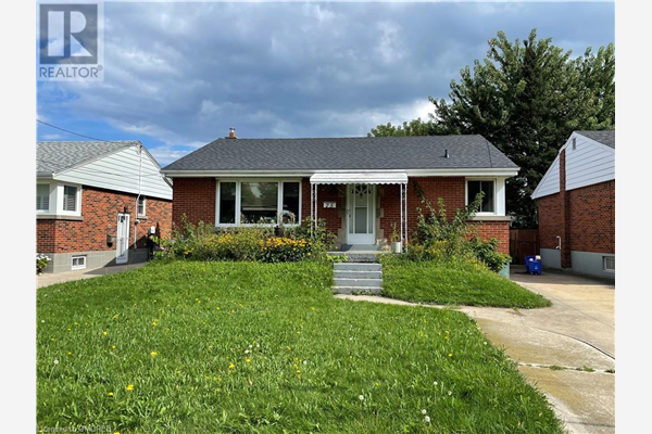 75 CASTLEFIELD Drive, Hamilton