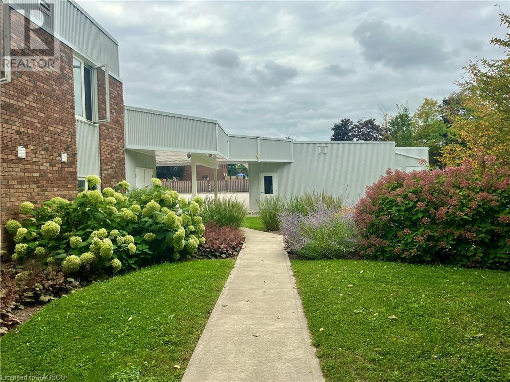 850 ALPHA Street W Unit# 206