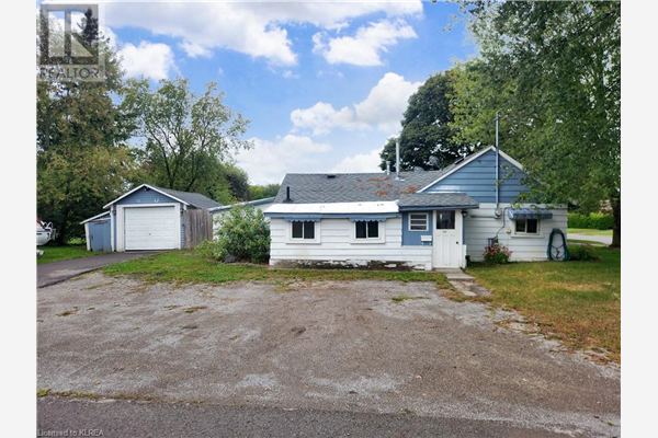 137 KING Street, Lindsay