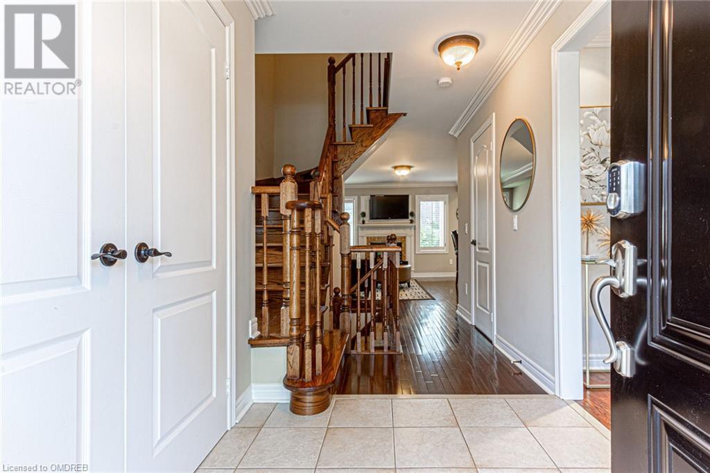 2424 CAPILANO Crescent