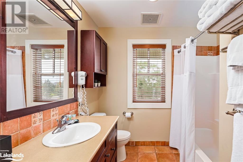 115 FAIRWAY Court Unit# 206