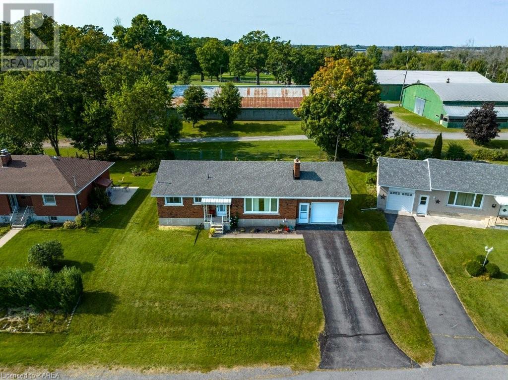 7 SUNSET Crescent