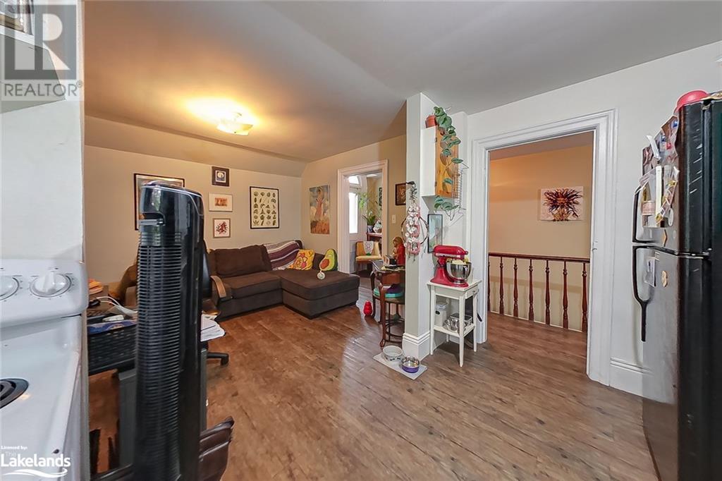 25 ELMA Street S