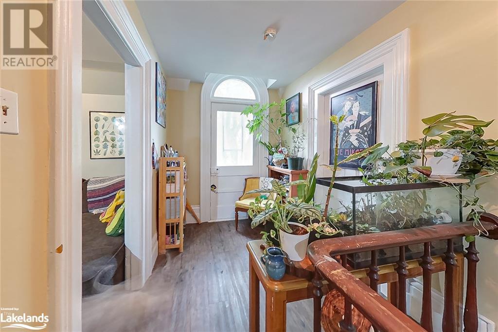25 ELMA Street S