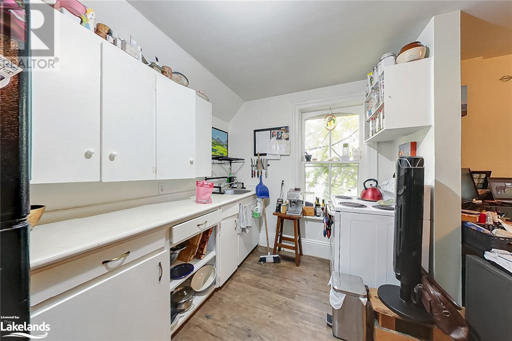 25 ELMA Street S