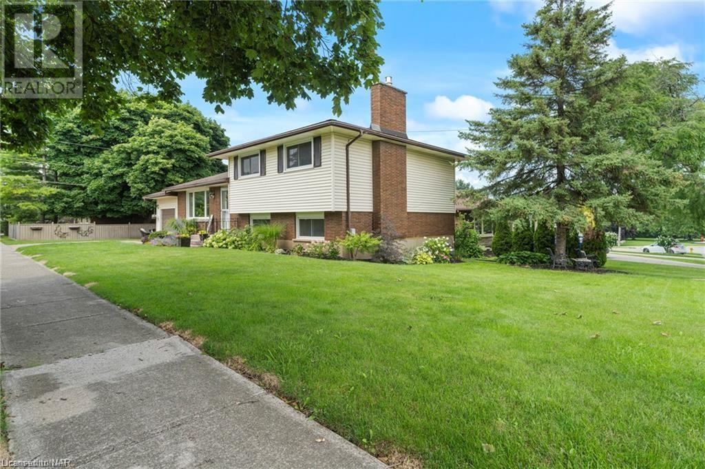 4 TREEVIEW Place