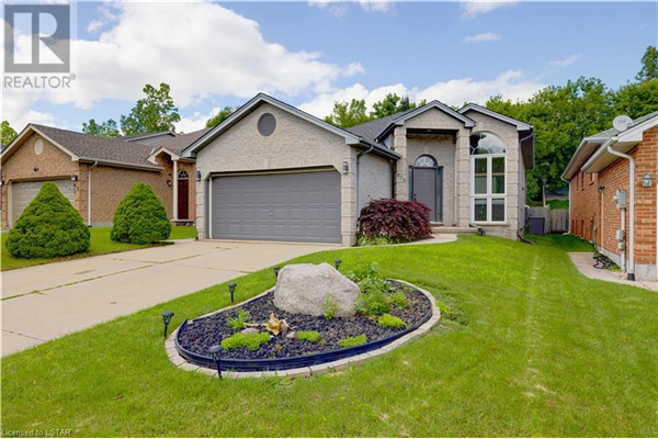 668 THORNWOOD Drive, London