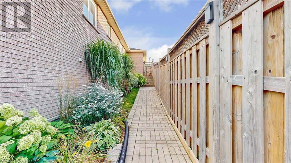 11 MCGREGOR Court