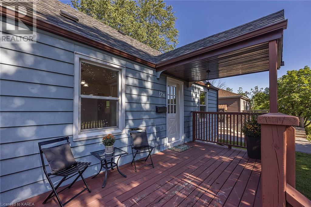 128 HILLENDALE Avenue