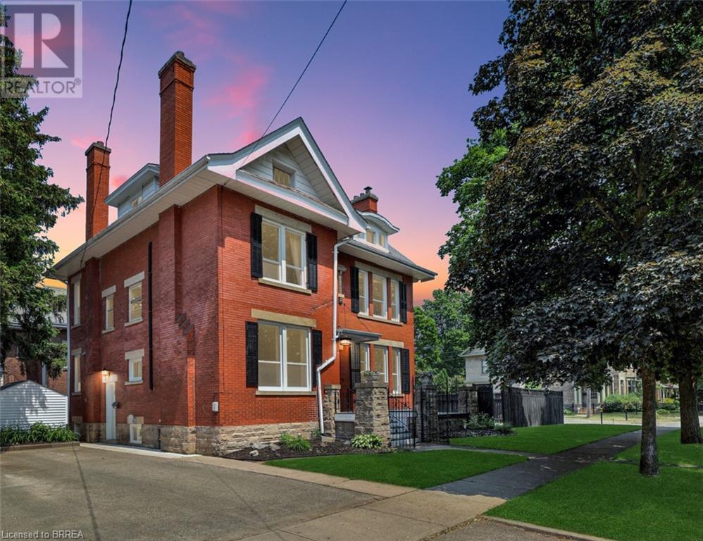 109 DUFFERIN Avenue
